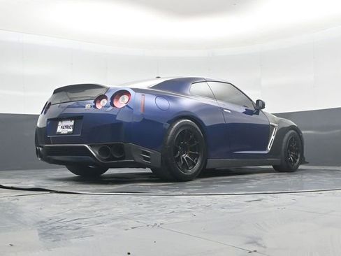 Used 2015 Nissan GT-R Black Edition image 39