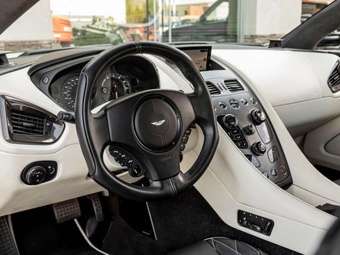 Used 2018 Aston Martin Vanquish S RWD image 3