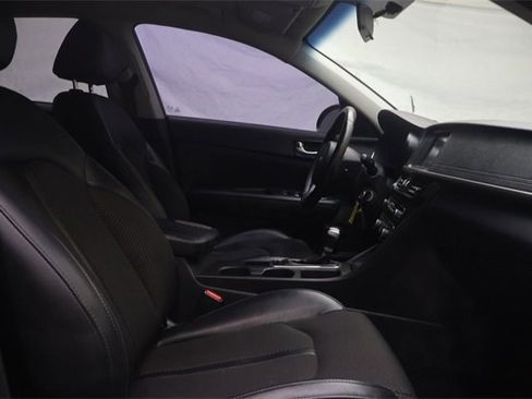 Used 2018 Kia Optima S w/ 18" Alloy Wheels Package image 10