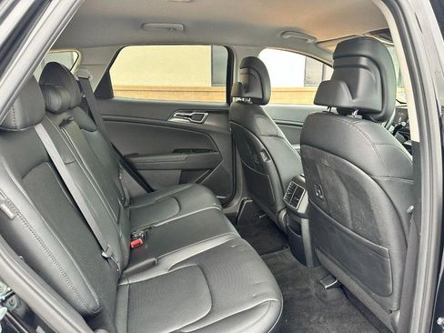 Used 2025 Kia Sportage EX FWD image 12