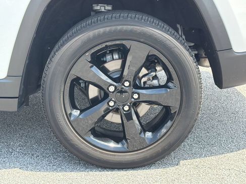 Used 2023 Jeep Grand Cherokee Altitude RWD image 20