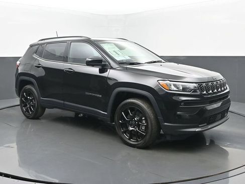 New 2025 Jeep Compass Latitude w/ Sun & Sound Group AWD/4WD image 7