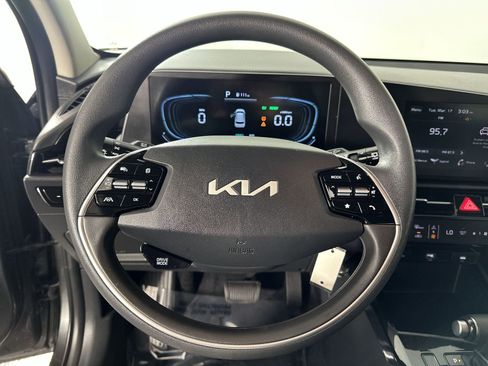 Used 2025 Kia Niro LX FWD image 14