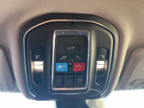 Used 2024 Jeep Grand Cherokee Limited w/ Black Appearance Package image 28