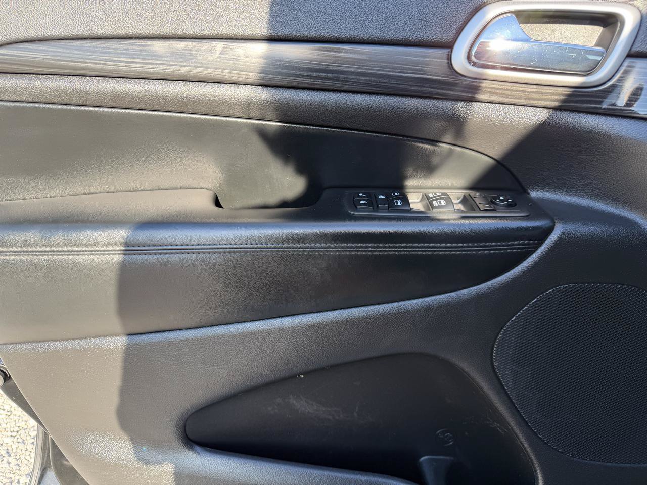 Used 2019 Jeep Grand Cherokee Altitude RWD image 7