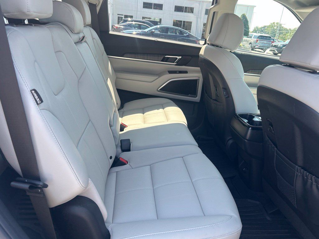 Used 2025 Kia Telluride EX FWD image 14
