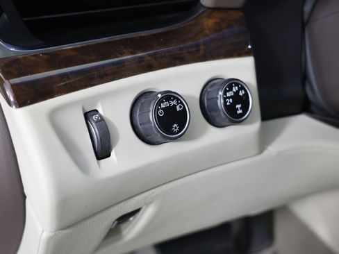 Used 2016 Cadillac Escalade ESV Premium AWD/4WD image 18