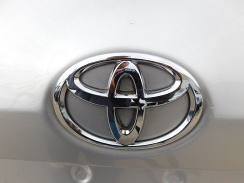 Used 2015 Toyota Corolla LE image 13