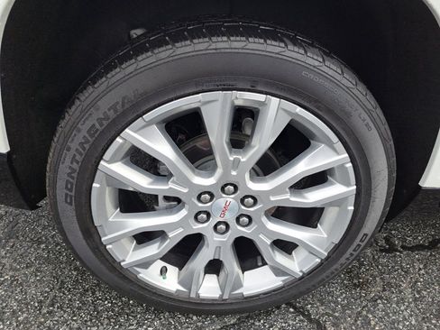 Used 2024 GMC Acadia Denali w/ Super Cruise Package FWD image 18