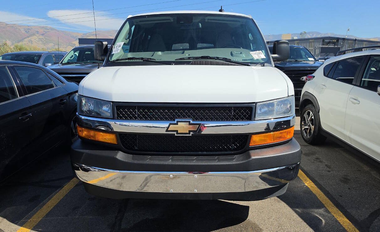 Used 2025 Chevrolet Express 3500 LT w/ LT Preferred Equipment Group RWD image 6