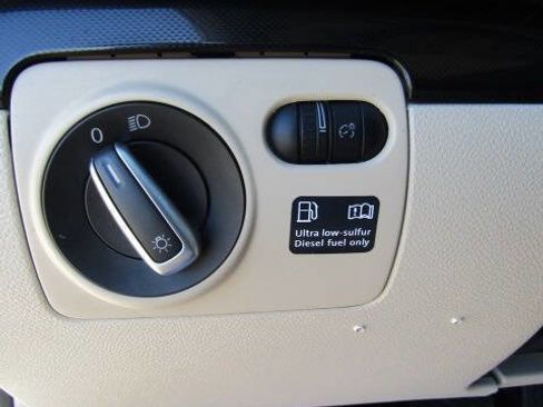 Used 2011 Volkswagen Jetta TDI image 16