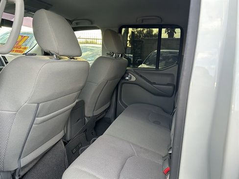 Used 2019 Nissan Frontier SV image 17