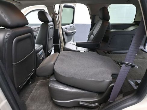 Used 2011 Cadillac Escalade Luxury image 39