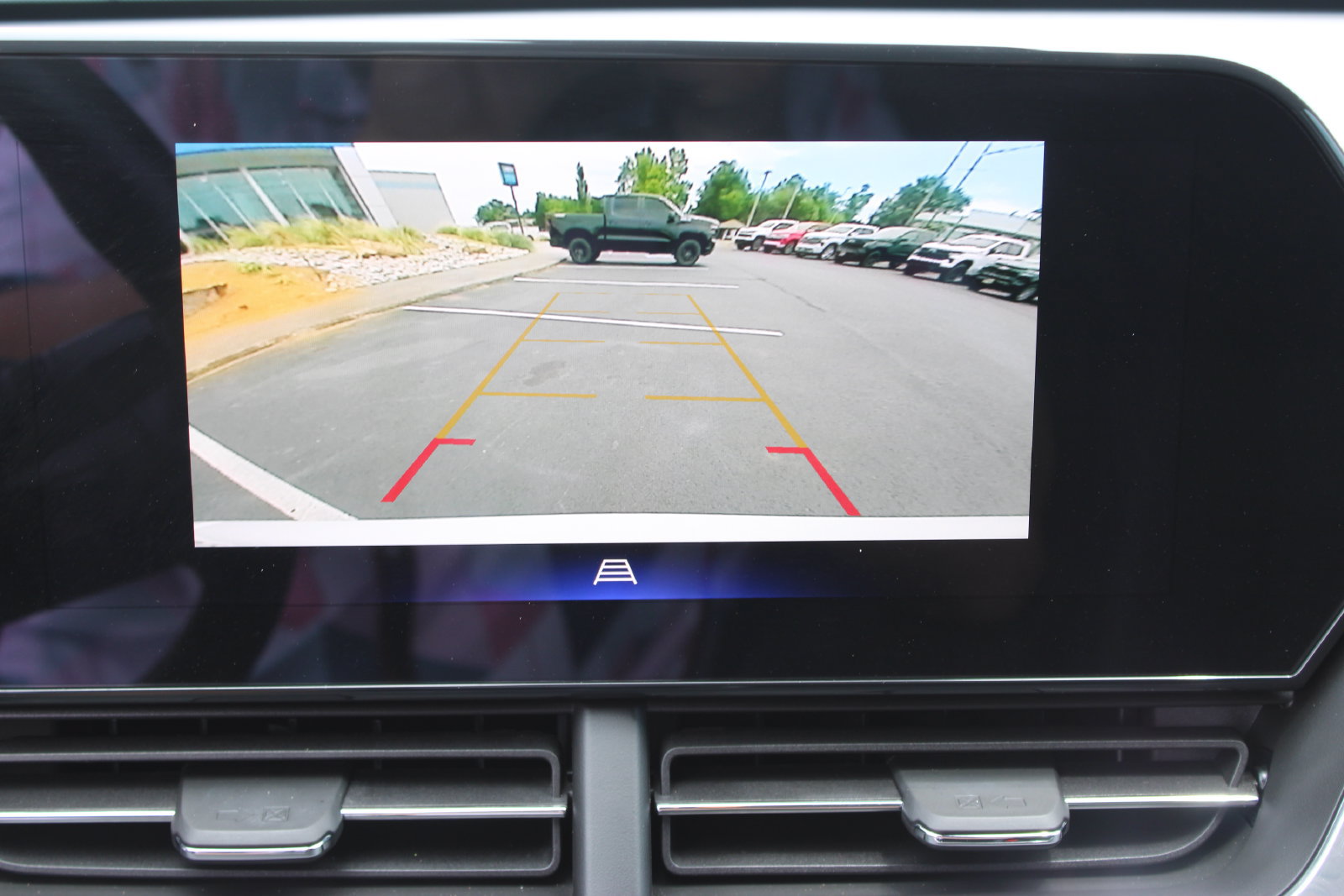 Used 2024 Chevrolet Trax LT w/ Driver Confidence Package FWD image 16