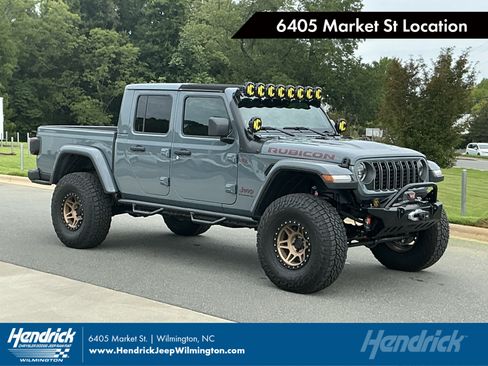 Used 2025 Jeep Gladiator Rubicon AWD/4WD image 1