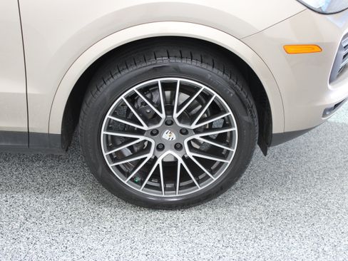 Used 2019 Porsche Cayenne AWD/4WD image 5