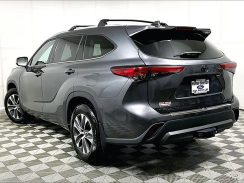 Used 2022 Toyota Highlander XLE image 11