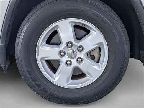 Used 2011 Jeep Grand Cherokee Laredo AWD/4WD image 21
