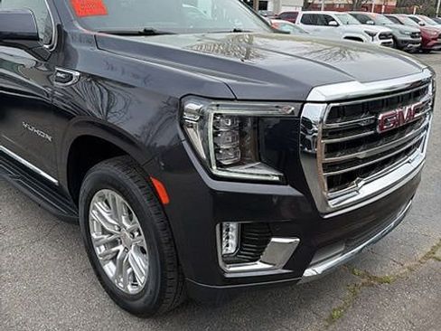 Used 2023 GMC Yukon XL SLT image 3