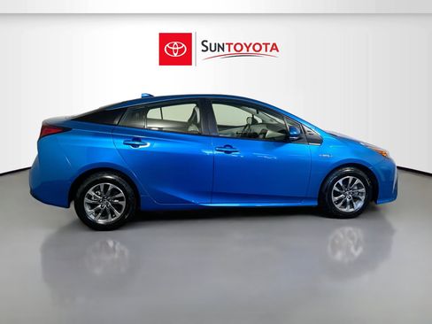 Used 2022 Toyota Prius XLE image 2