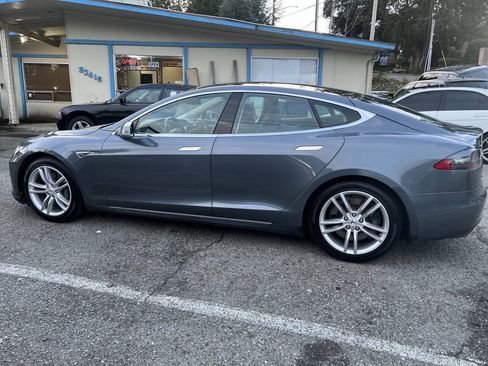 Used 2013 Tesla Model S Long Range image 9