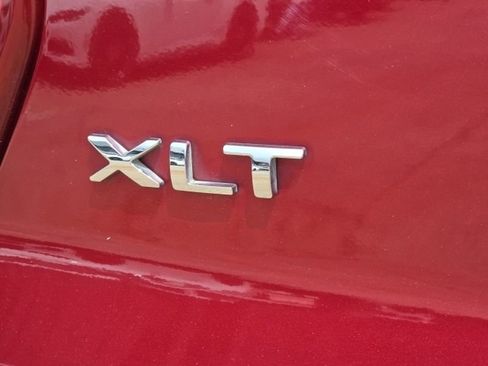 Used 2018 Ford Explorer XLT w/ Equipment Group 201A FWD image 7