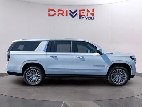 New 2026 Chevrolet Suburban High Country AWD/4WD image 6