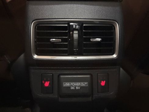 Used 2018 Subaru Outback 2.5i Touring image 10