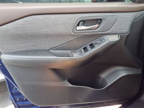 Used 2023 Nissan Rogue SV AWD/4WD image 16