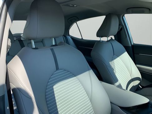 Used 2024 Toyota Camry SE image 18