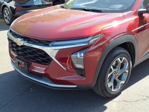 Used 2025 Chevrolet Trax LT w/ LT Convenience Package FWD image 8