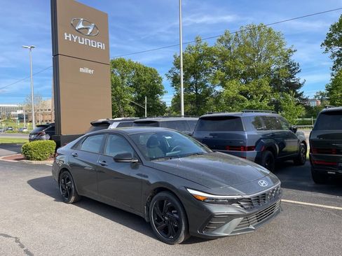 New 2026 Hyundai Elantra SEL FWD image 2