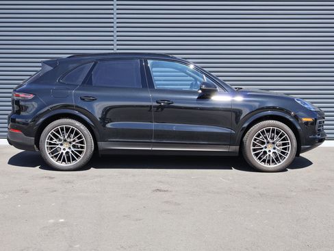 Certified 2023 Porsche Cayenne Platinum Edition AWD/4WD image 9