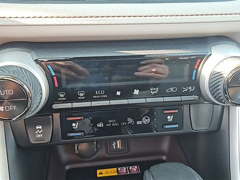 Used 2025 Toyota RAV4 Limited image 18