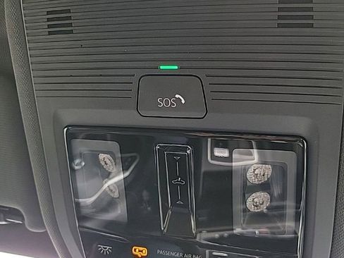 Certified 2022 Volkswagen GTI SE FWD image 11