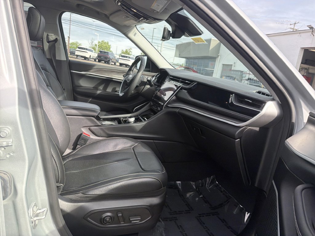 Used 2022 Jeep Grand Cherokee Limited 4xe w/ Luxury Tech Group II AWD/4WD image 15