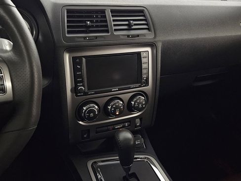 Used 2014 Dodge Challenger R/T image 9
