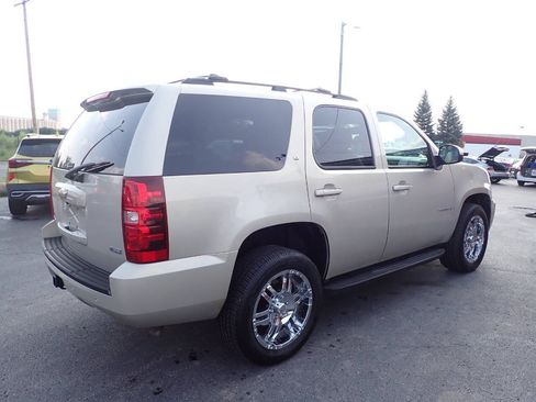 Used 2009 Chevrolet Tahoe LT w/ Luxury Package AWD/4WD image 6