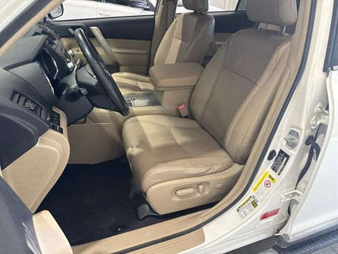 Used 2012 Toyota Highlander SE image 19