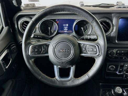 Used 2023 Jeep Wrangler Unlimited Sahara image 18