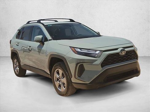 Used 2022 Toyota RAV4 XLE w/ Convenience Package FWD image 3