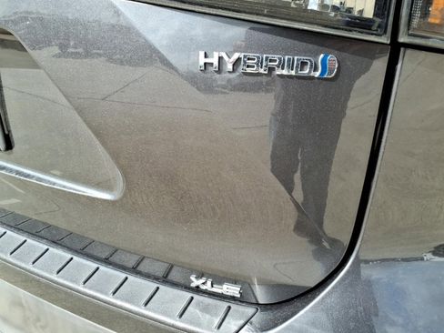 Used 2023 Toyota Highlander XLE image 10
