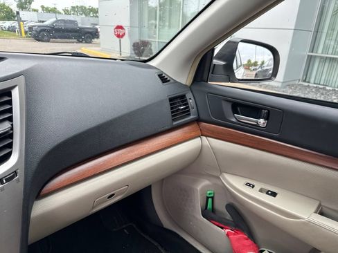Used 2014 Subaru Outback 2.5i Limited AWD/4WD image 10