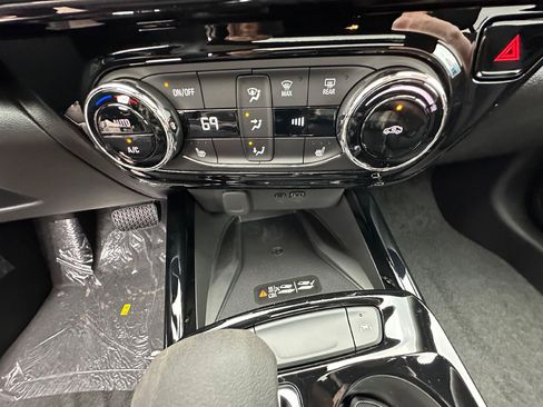New 2026 Chevrolet Trax RS w/ Sunroof Package FWD image 16