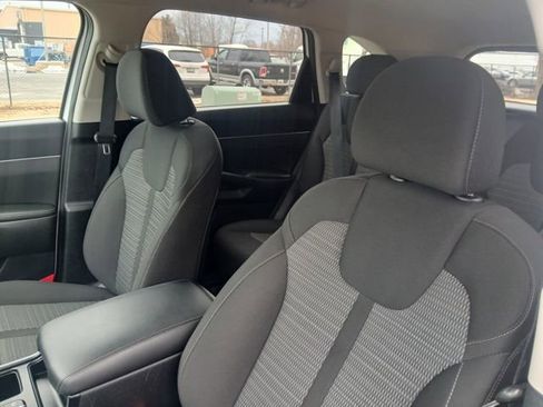 Certified 2023 Kia Sorento LX image 32