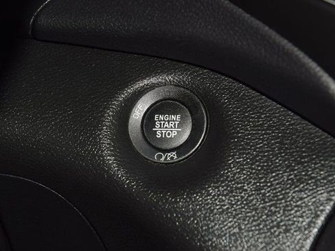 Used 2019 Jeep Cherokee Latitude Plus image 31