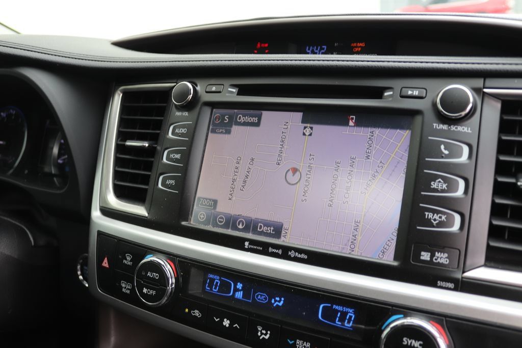 Used 2019 Toyota Highlander XLE AWD/4WD image 7