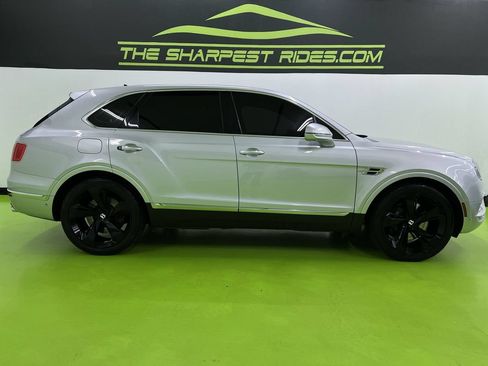 Used 2018 Bentley Bentayga AWD/4WD image 11