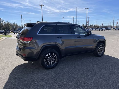 Used 2021 Jeep Grand Cherokee Laredo w/ Trailer Tow Group IV AWD/4WD image 3