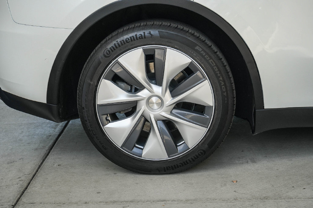 Used 2021 Tesla Model Y Long Range AWD/4WD image 11